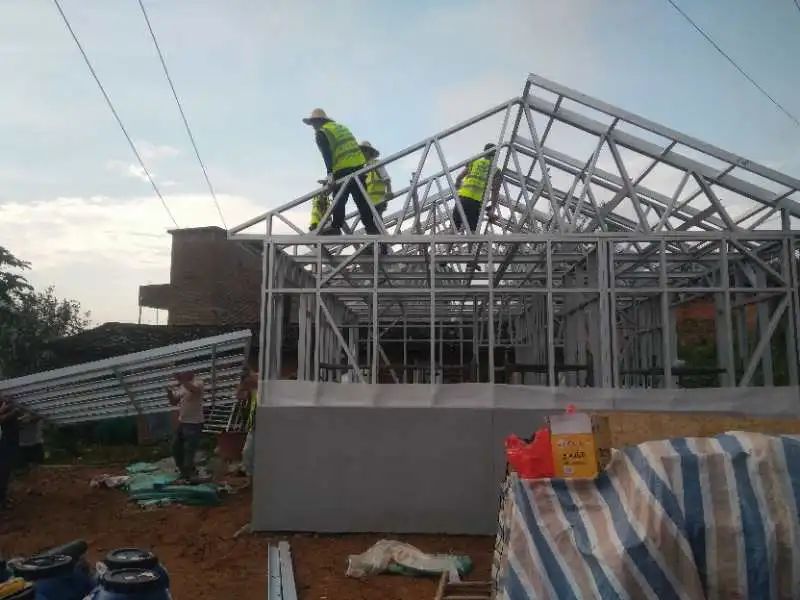 輕鋼適合農(nóng)村建嗎?富沖村村民住進去后說出真實的感受(圖2) 睿婕輕鋼別墅